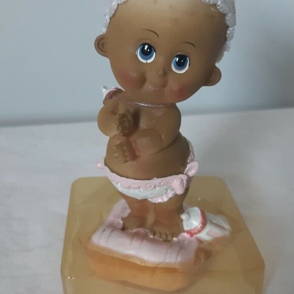 Vtg RESIN Baby Shower Cake Topper Baby girl Figurine soother satin hat - Picture 7 of 7
